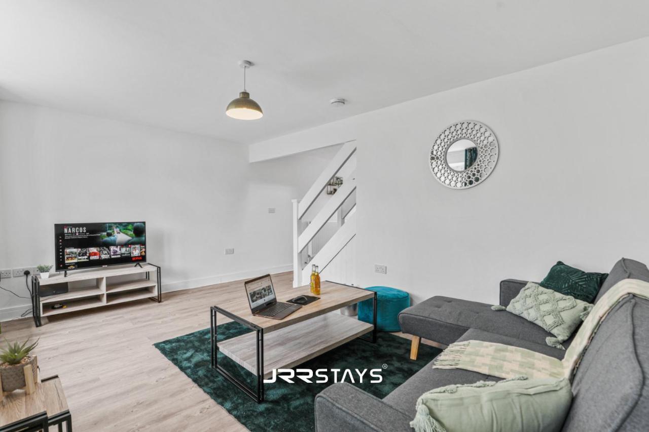 Wolverhampton - Amazing 3 Bedroom, Sleeps 6, Wi-Fi - Jrr Stays Eksteriør bilde