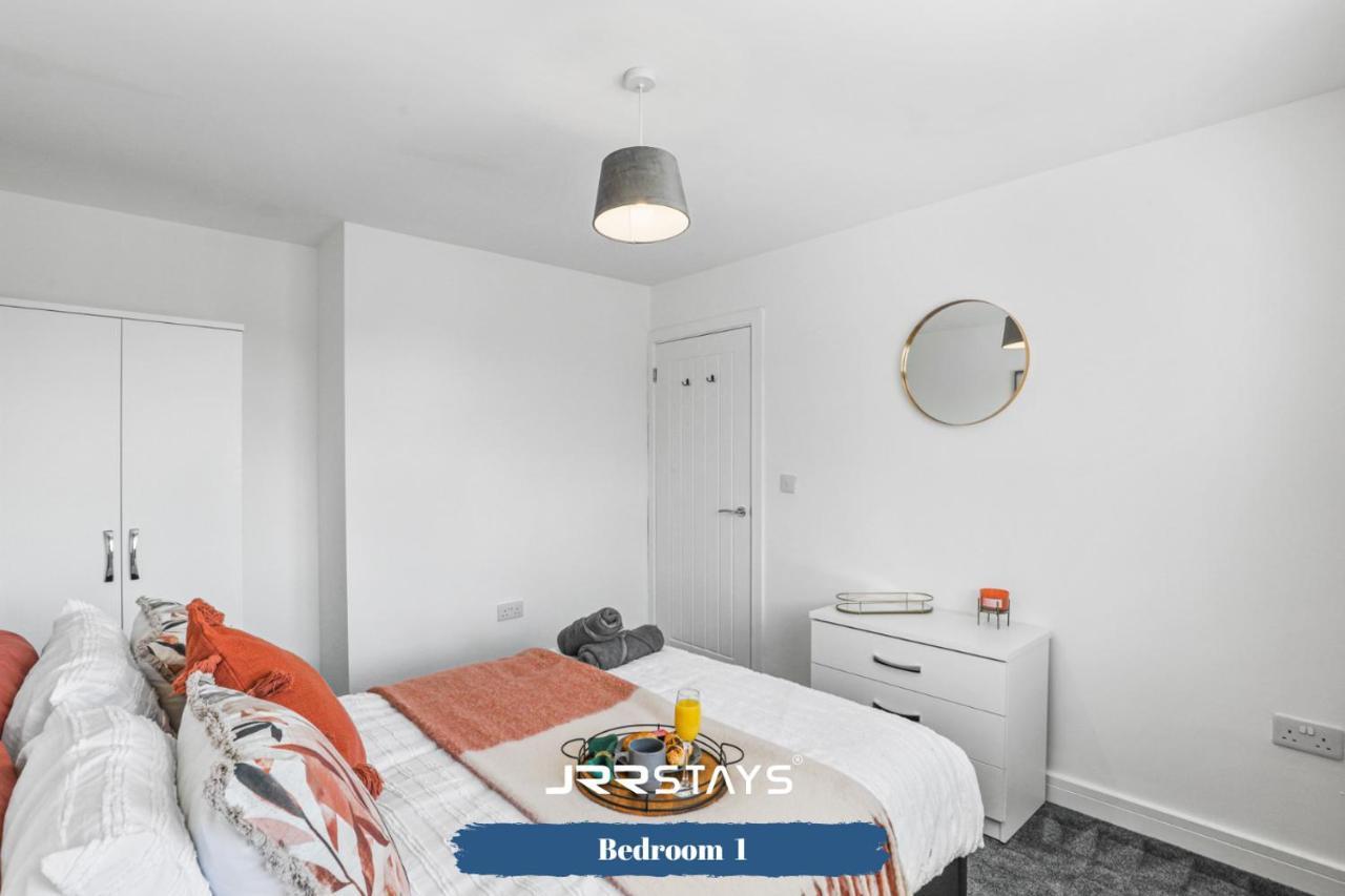Wolverhampton - Amazing 3 Bedroom, Sleeps 6, Wi-Fi - Jrr Stays Eksteriør bilde