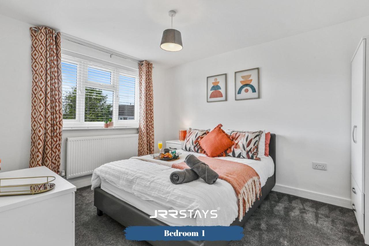 Wolverhampton - Amazing 3 Bedroom, Sleeps 6, Wi-Fi - Jrr Stays Eksteriør bilde