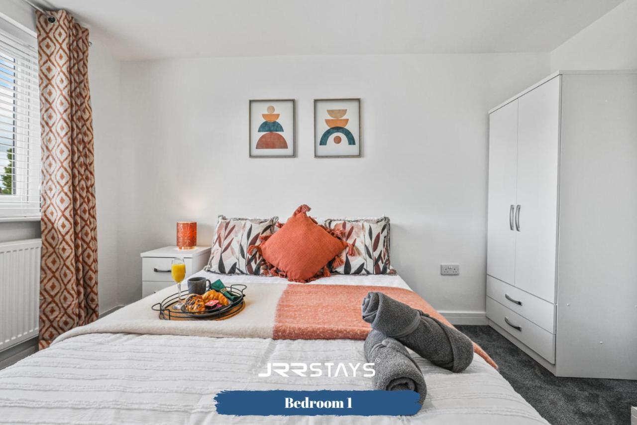 Wolverhampton - Amazing 3 Bedroom, Sleeps 6, Wi-Fi - Jrr Stays Eksteriør bilde