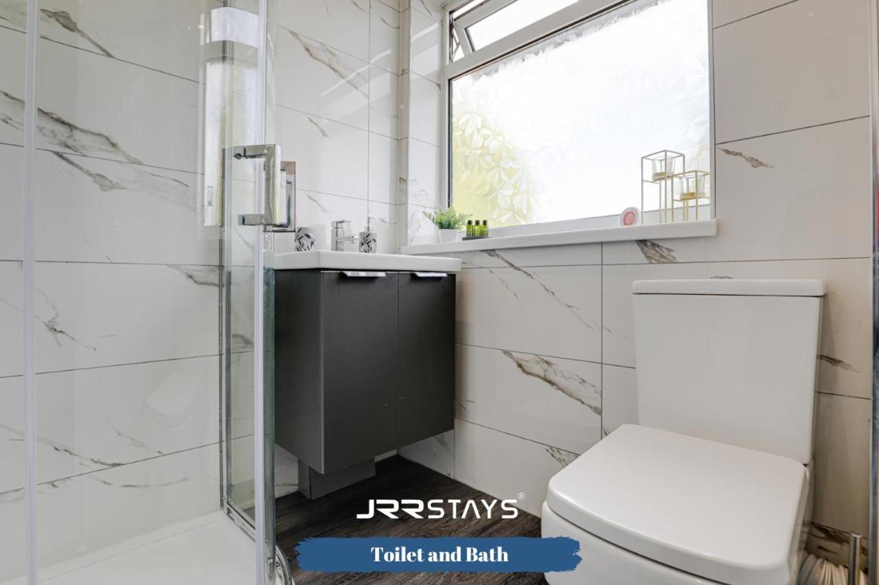 Wolverhampton - Amazing 3 Bedroom, Sleeps 6, Wi-Fi - Jrr Stays Eksteriør bilde